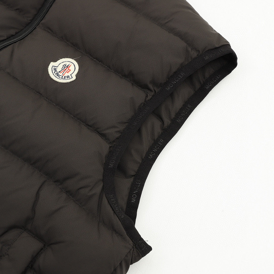 Moncler Letter-Trim Quilted Vest - Black - detail 3