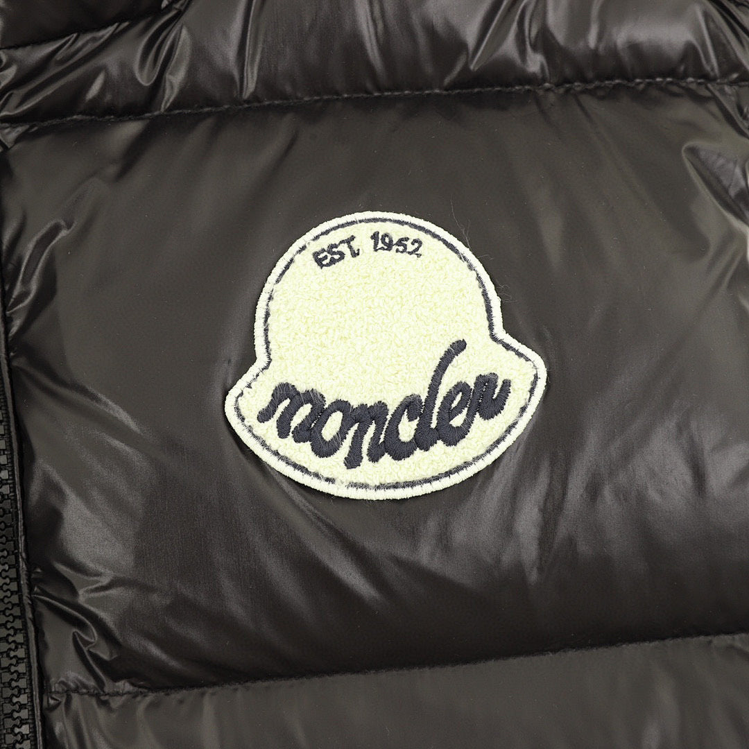 Moncler Lipsi Glossy Down Vest - Black - detail 2