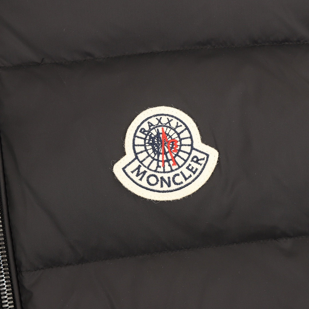 Moncler Raxxy 3D-Quilted Down Vest - Black - detail 2