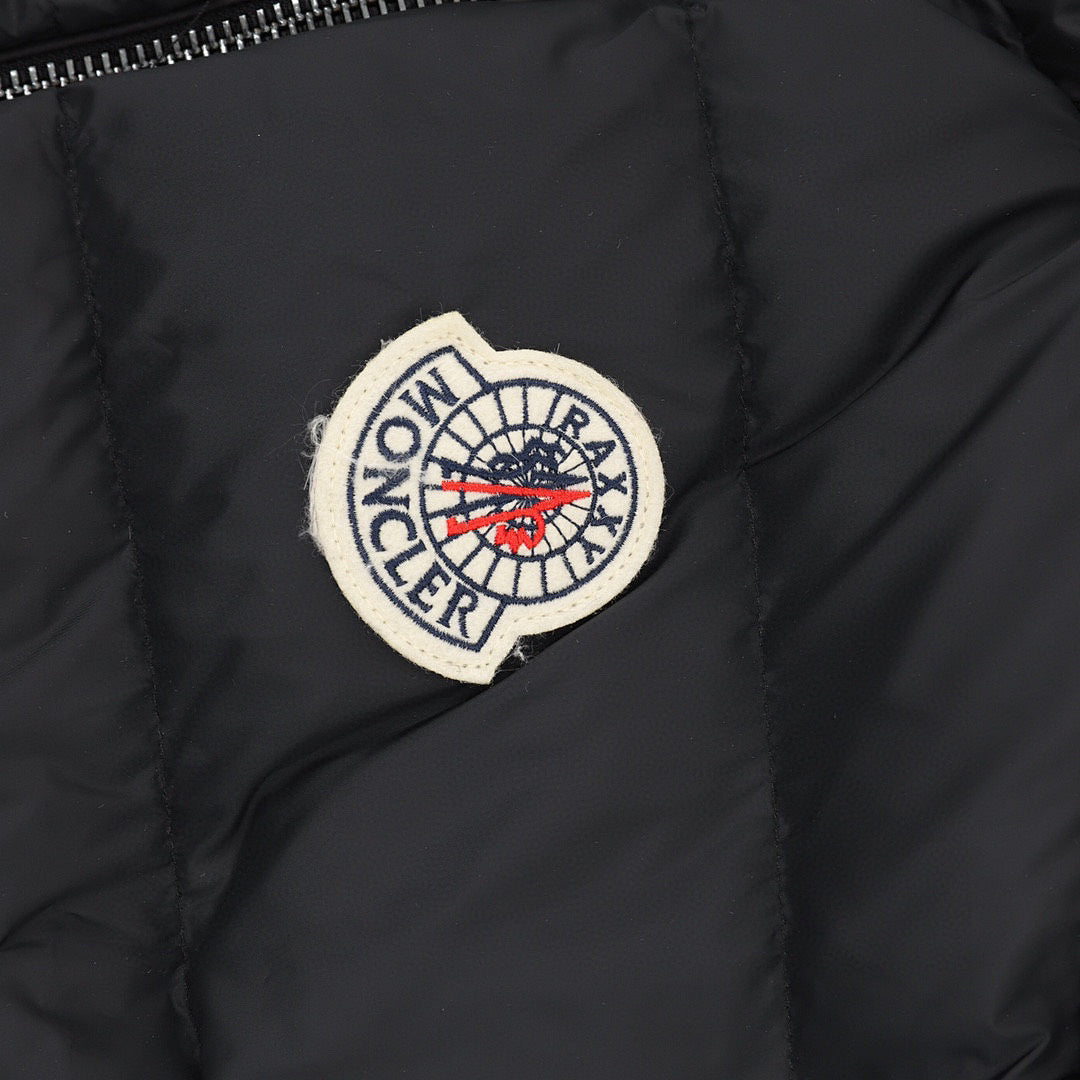 Moncler Raxxy 3D-Quilted Down Jacket - Black - detail 2