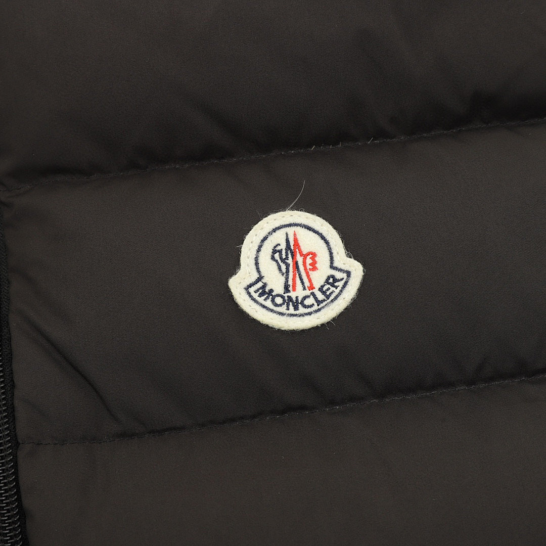 Moncler Letter-Trim Quilted Vest - Black - detail 2