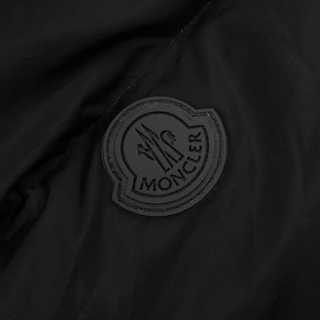 Moncler Embossed-Placket Hooded Down Jacket - Black - detail 2
