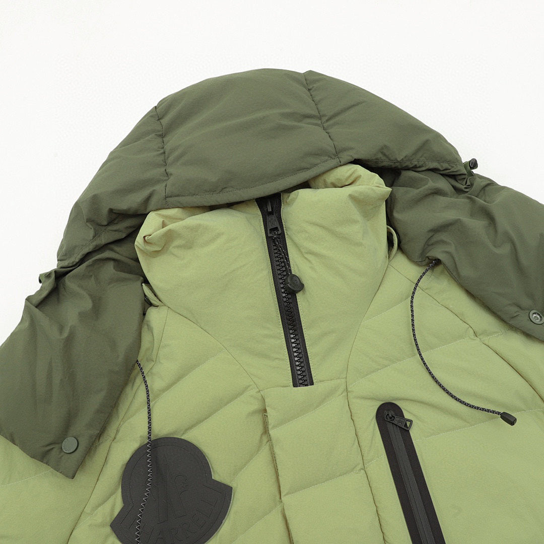 Moncler Contrast-Pocket Hooded Down Jacket - Green - detail 1