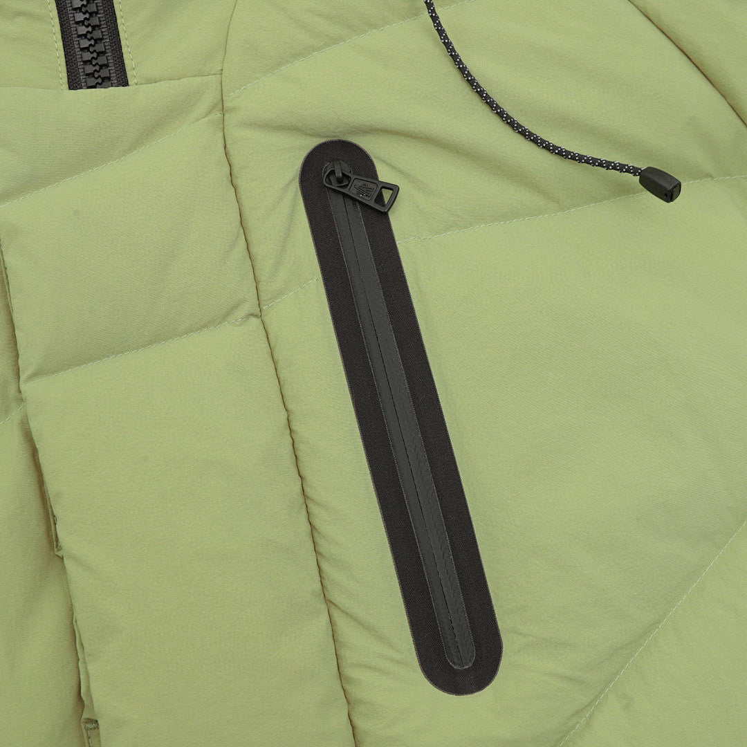Moncler Contrast-Pocket Hooded Down Jacket - Green - detail 2