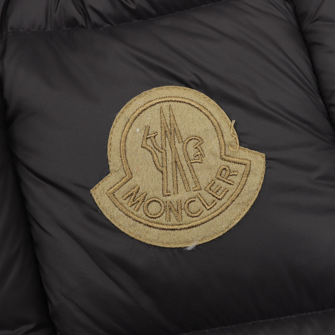 Moncler Cyclone Detachable-Sleeve Down Jacket - Black - detail 2